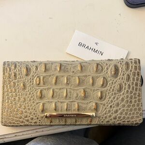 Brahmin Ady Wallet in Genuine Leather 
Color: Silver Birch Melbourne